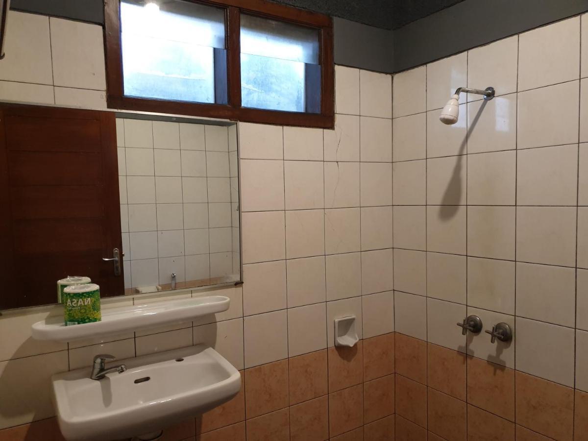 Yehezkiel Hotel Lembang Mitra Reddoorz Extérieur photo