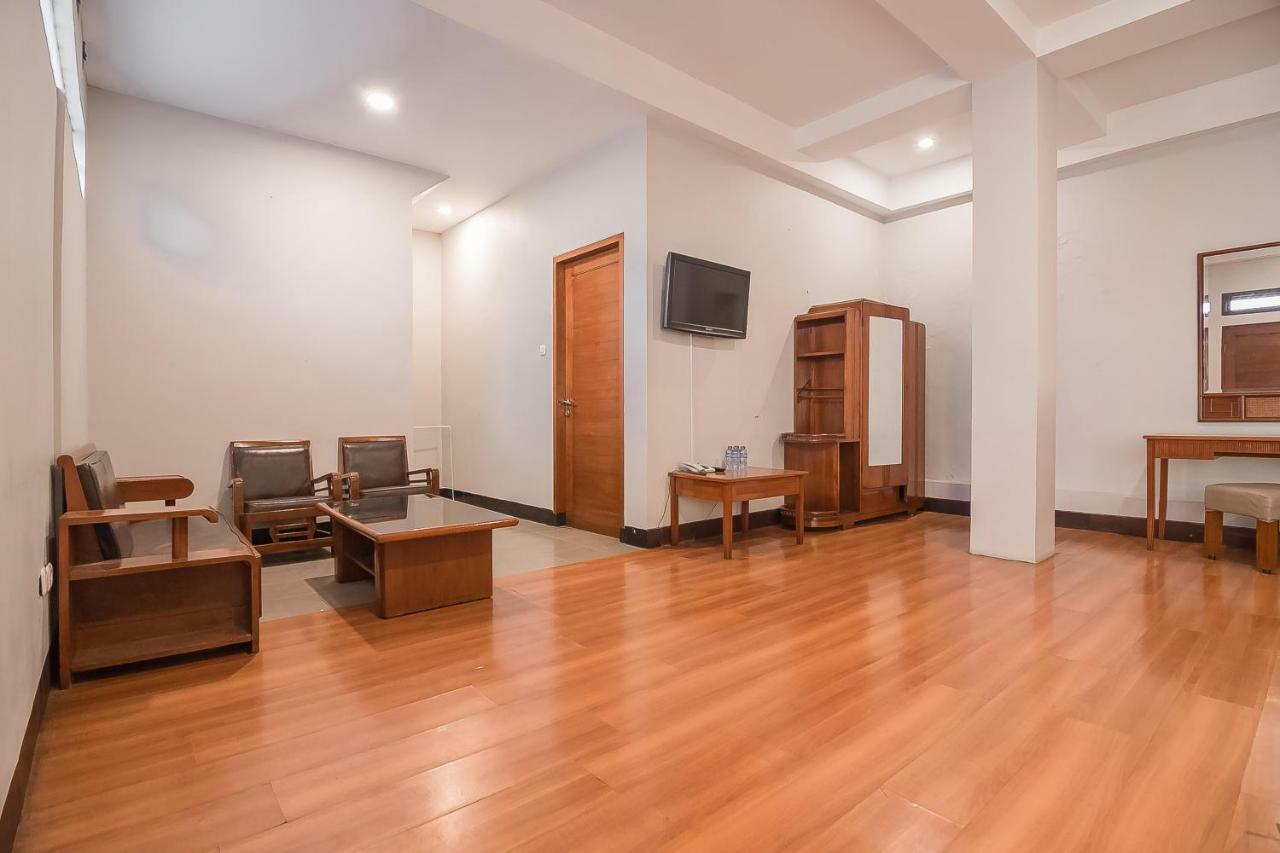 Yehezkiel Hotel Lembang Mitra Reddoorz Extérieur photo